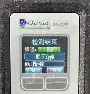 银色的手机描述已自动生成